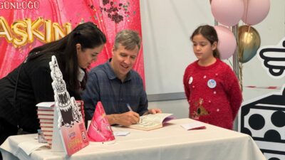 - Türkiye Yayıncılar Birliği Başkanı Kenan Kocatürk:
- "Fuarı gezdiğinizde göreceksiniz,