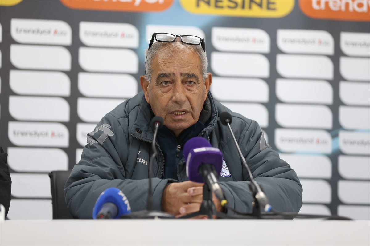 - Boluspor Teknik Direktörü Ertuğrul Arslan:
- "Şehrimize layık olmaya devam