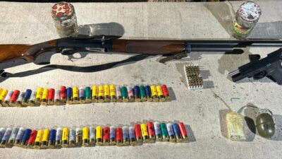 - İkamette yapılan aramada silah ve patlayıcıların bulunması polis kamerasınca