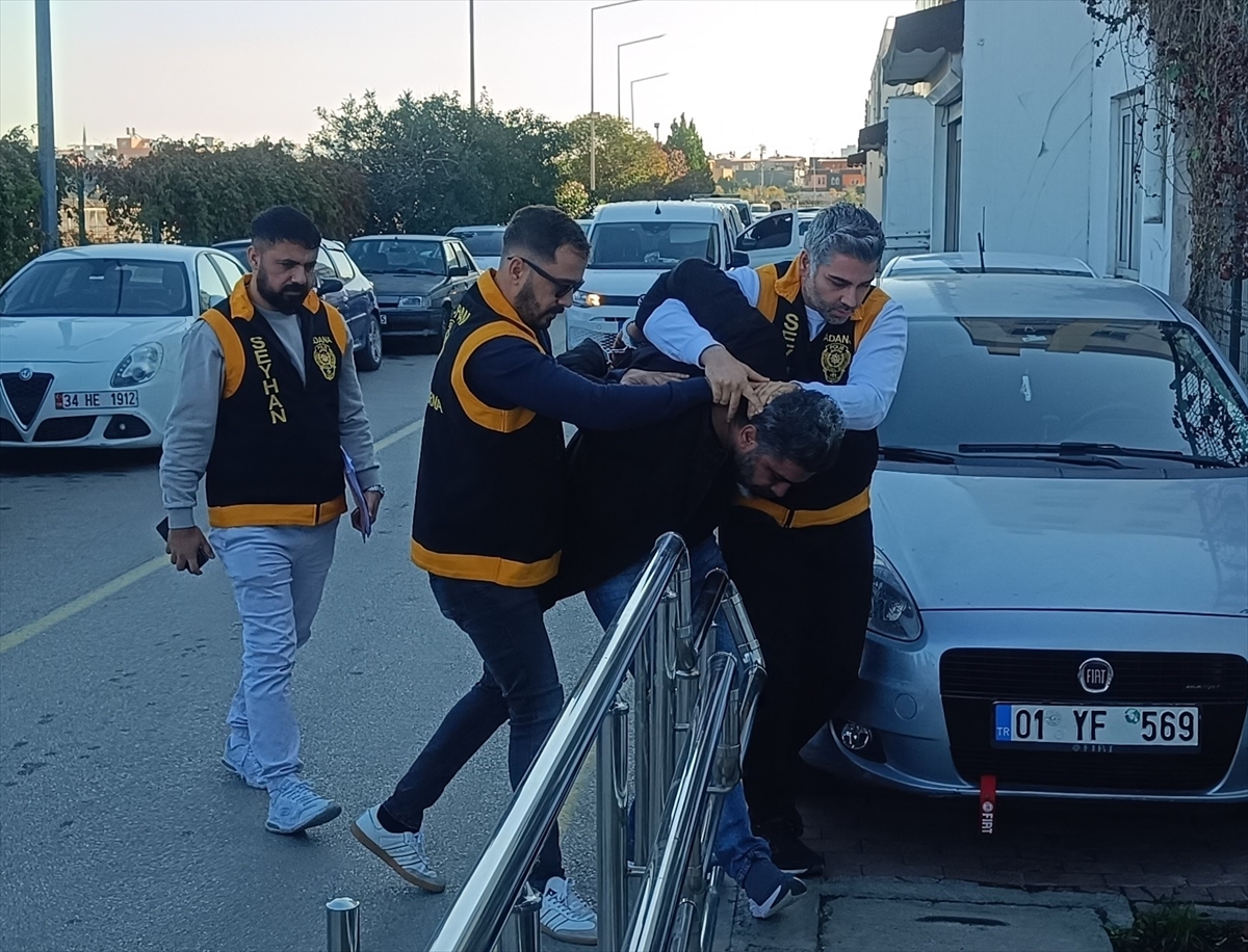 - Sahte isimle yazdığı kitaplar için farklı şehirlerde imza günü