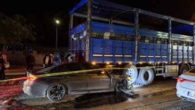 ADANA (AA) – Adana'nın merkez Yüreğir ilçesinde kamyona arkadan çarpan