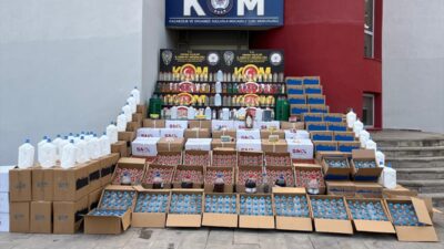 ADANA (AA) – Adana'da 900 litre sahte içki ve 4