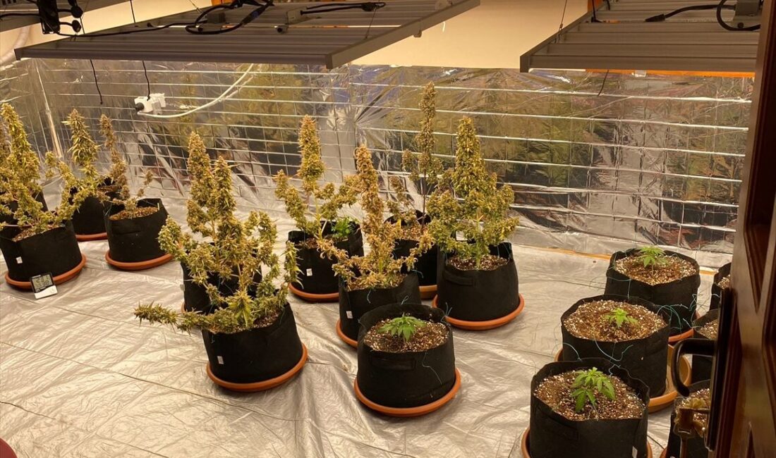 ADANA (AA) – Adana'nın Pozantı ilçesinde uyuşturucu üretildiği belirlenen evin