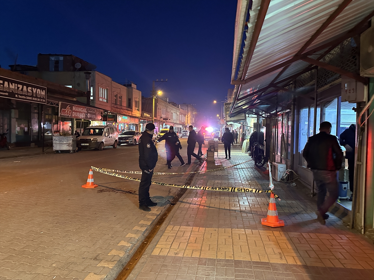 ADIYAMAN (AA) – Adıyaman'ın Kahta ilçesinde, bir kişi tartıştığı eşini