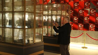 ADIYAMAN (AA) – Adıyaman'da şehitlere ait kişisel eşyalar, şehitlik içerisinde