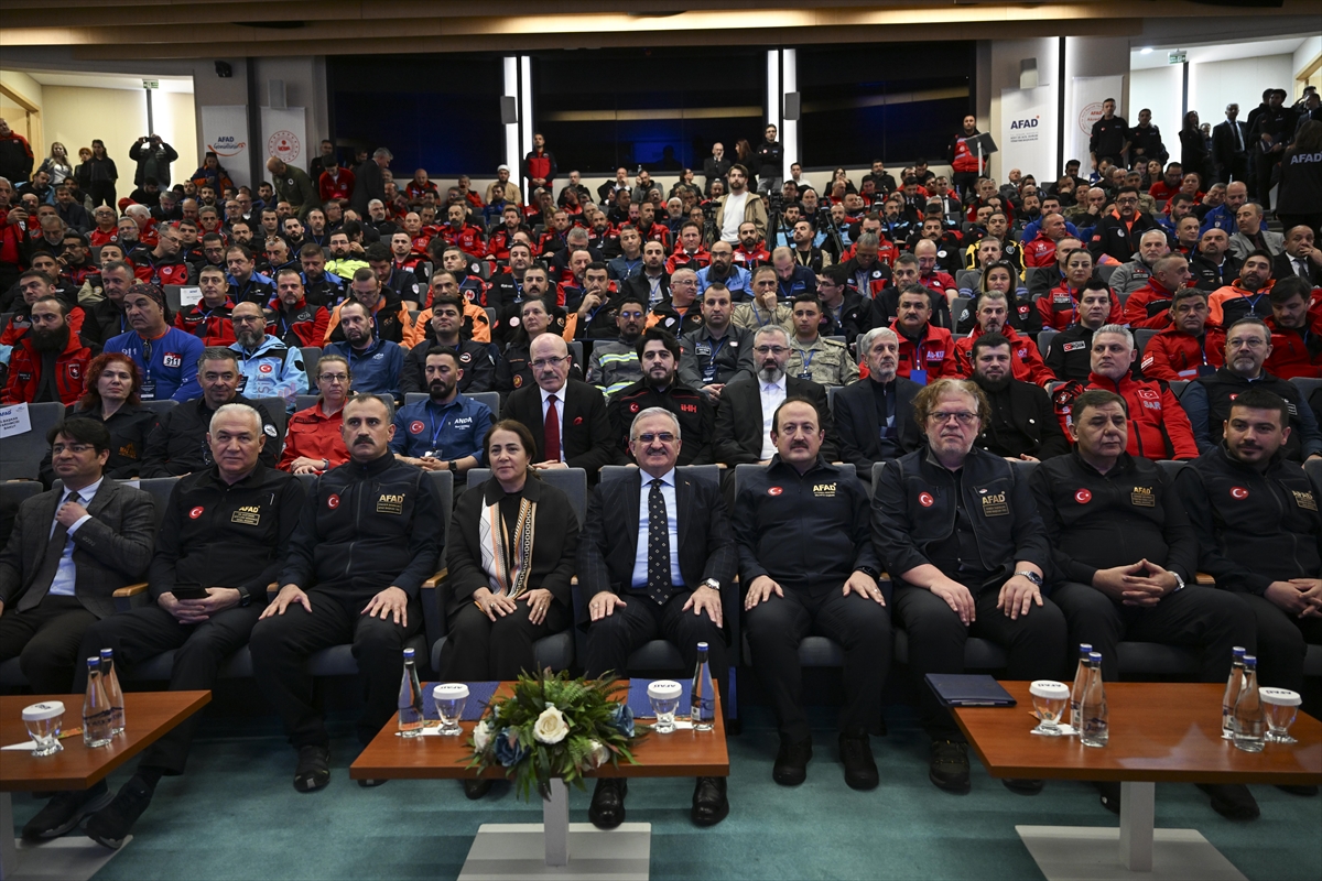 - İçişleri Bakan Yardımcısı Karaloğlu:
- "AFAD'daki arama kurtarma personeli sayısı