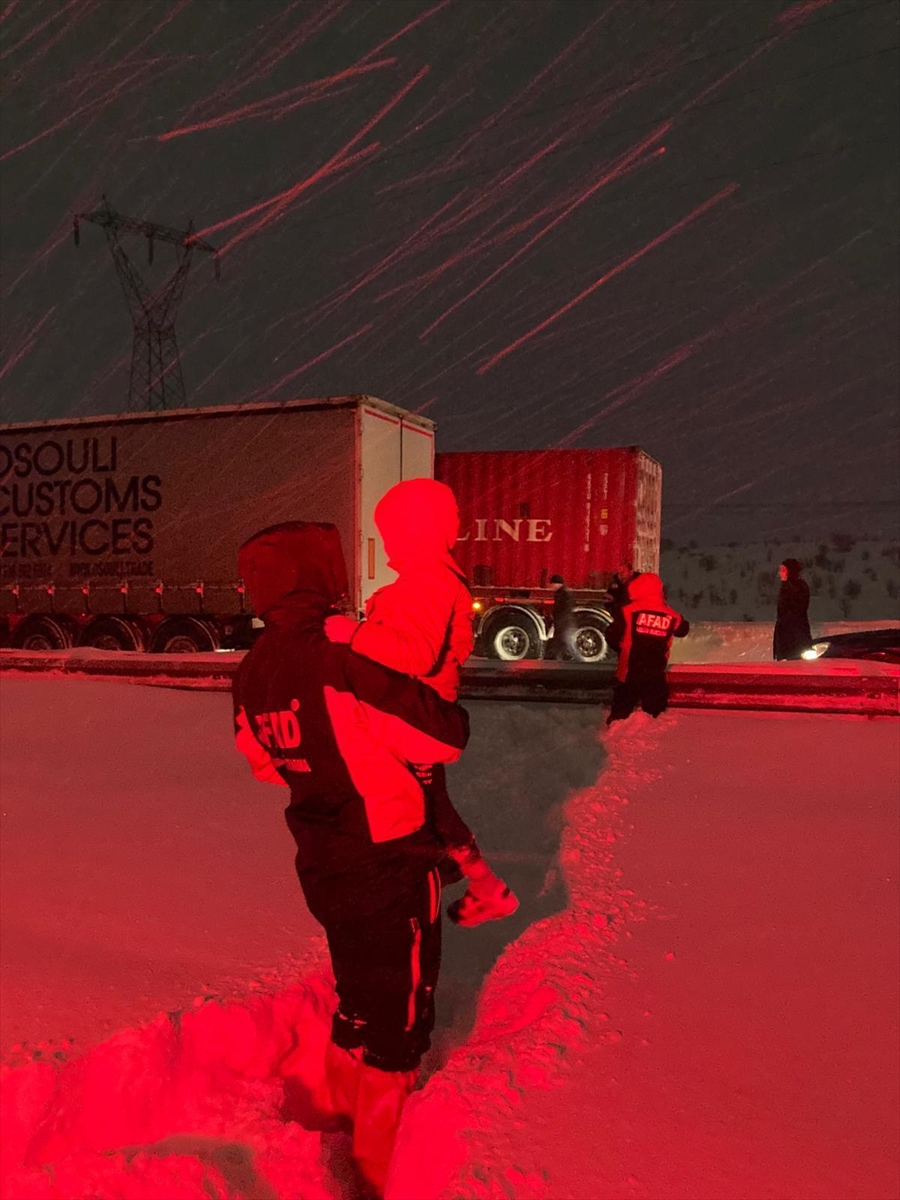 - "AFAD tarafından 178 personel ve 47 araç, Türk Kızılay