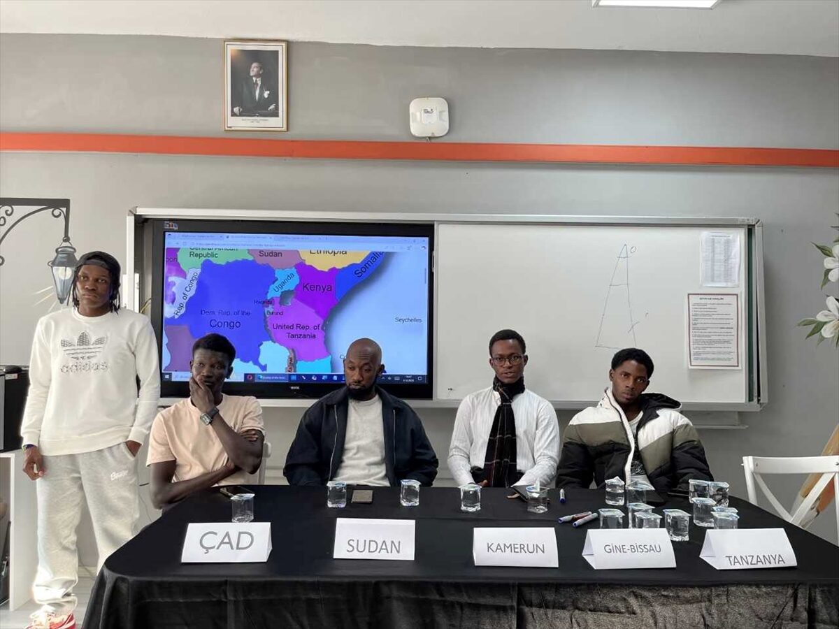 SAKARYA (AA) – Sakarya'da öğrenim gören Afrikalı öğrenciler, Kaynarca Şehit