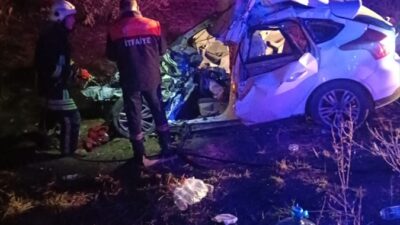 AFYONKARAHİSAR (AA) – Afyonkarahisar'da beton mikseriyle çarpışan otomobilin sürücüsü yaşamını