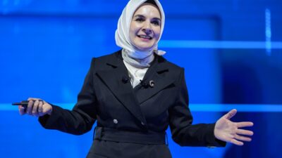 - "Ailenize, milli kimliğinize, inanç köklerinize sıkı sıkı sarılın. Kim