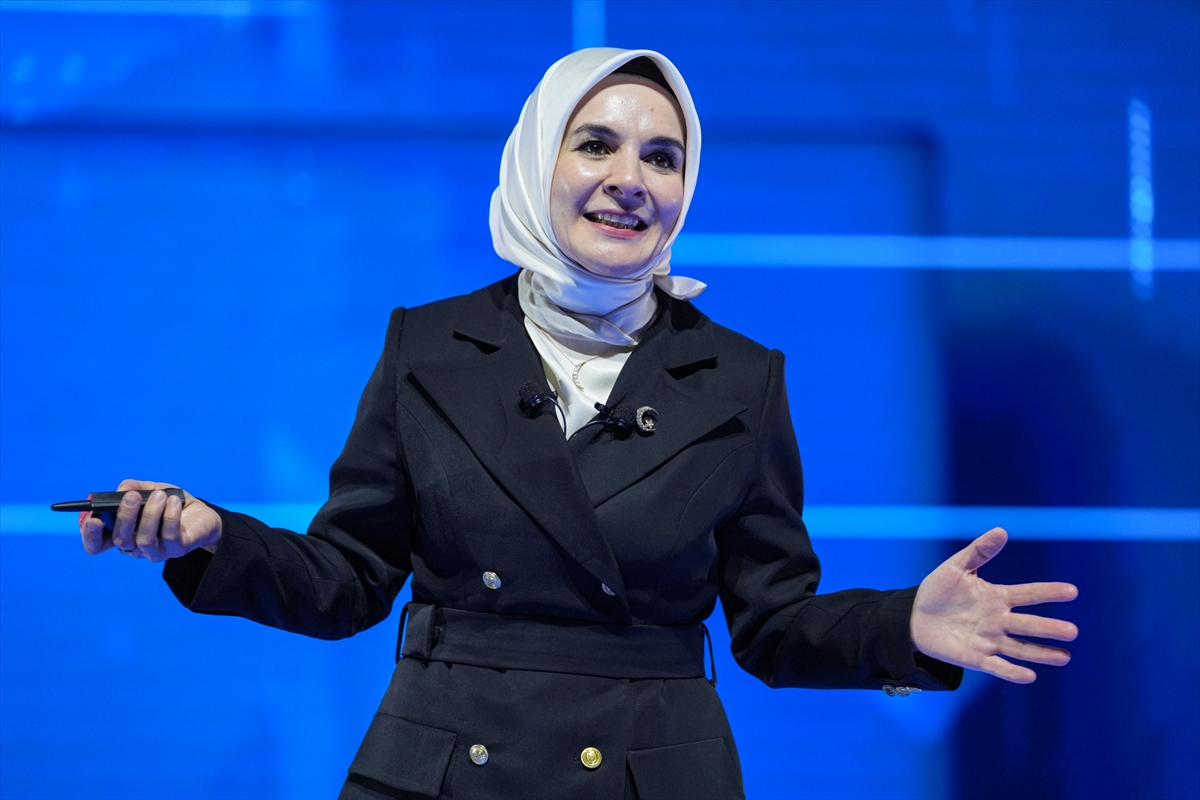 - "Ailenize, milli kimliğinize, inanç köklerinize sıkı sıkı sarılın. Kim