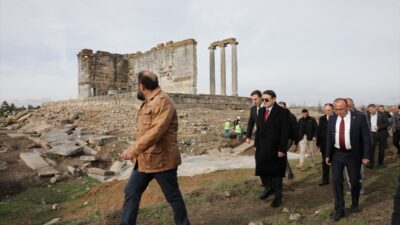 - Kütahya Valisi Musa Işın:
- "Aizanoi'deki eserlerin ayağa kalkması sadece