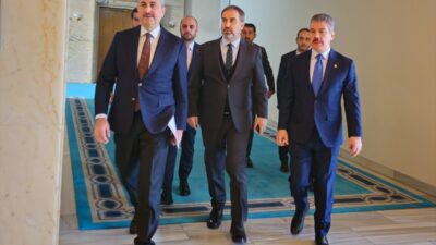 - AK Parti Grup Başkanvekili Abdulhamit Gül:
- "15 başlıkta raporumuzu