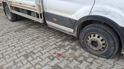 ANKARA (AA) – Ankara'nın Beypazarı ilçesinde 17 aracın lastiklerini kestikleri