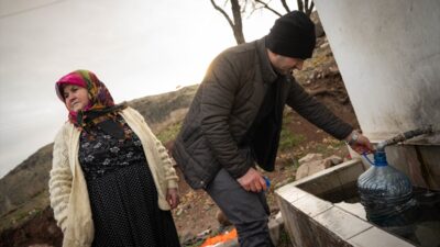 ANKARA (AA) – Ankara'nın Sincan ilçesinde su kesintisi nedeniyle vatandaşlar