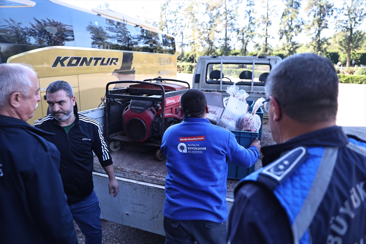 ANTALYA (AA) – Antalya'da uygun koşullar sağlanmadan yolcu otobüsüyle taşınan,
