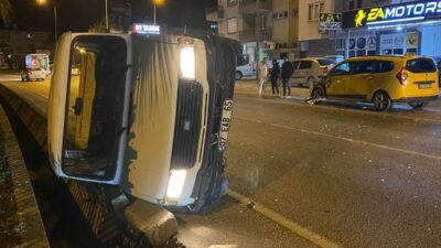 ANTALYA (AA) – Antalya'nın Serik ilçesinde taksi ile kamyonetin karıştığı