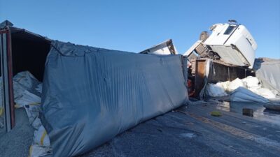 - Kaza nedeniyle Türkgözü Gümrük Kapısı'na giden yol ulaşıma kapatıldı