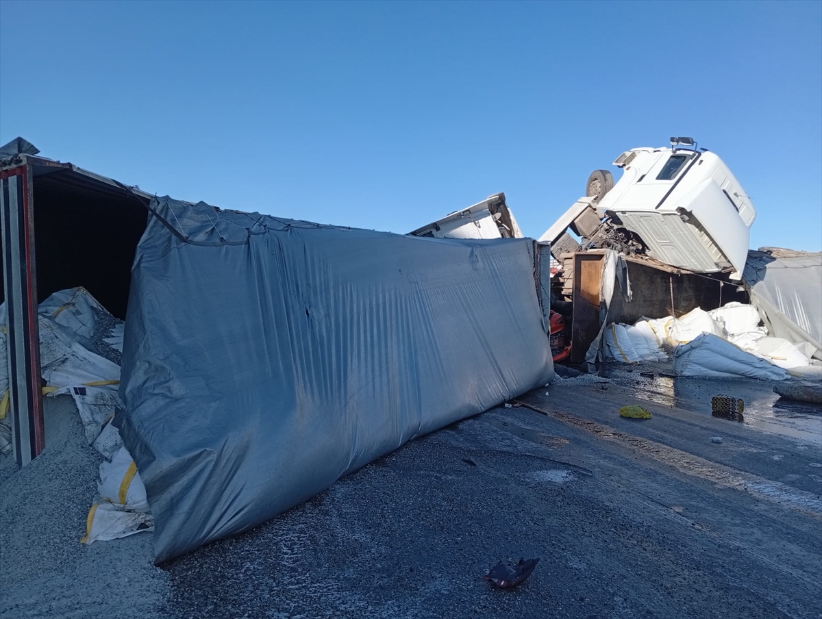 - Kaza nedeniyle Türkgözü Gümrük Kapısı'na giden yol ulaşıma kapatıldı