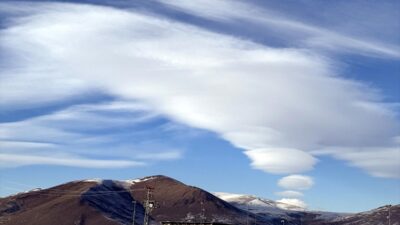 ARDAHAN (AA) – Ardahan semalarında çok sayıda mercek bulutu oluştu.