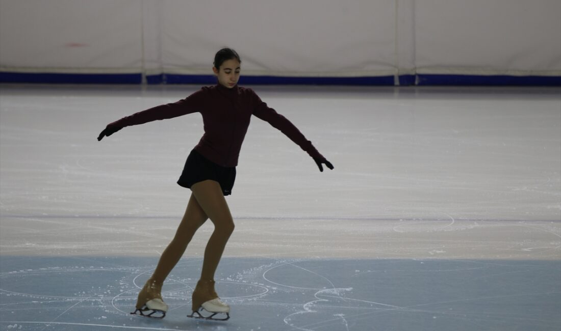 KOCAELİ (AA) – Artistik Buz Pateni Türkiye Şampiyonası, Kocaeli'de start