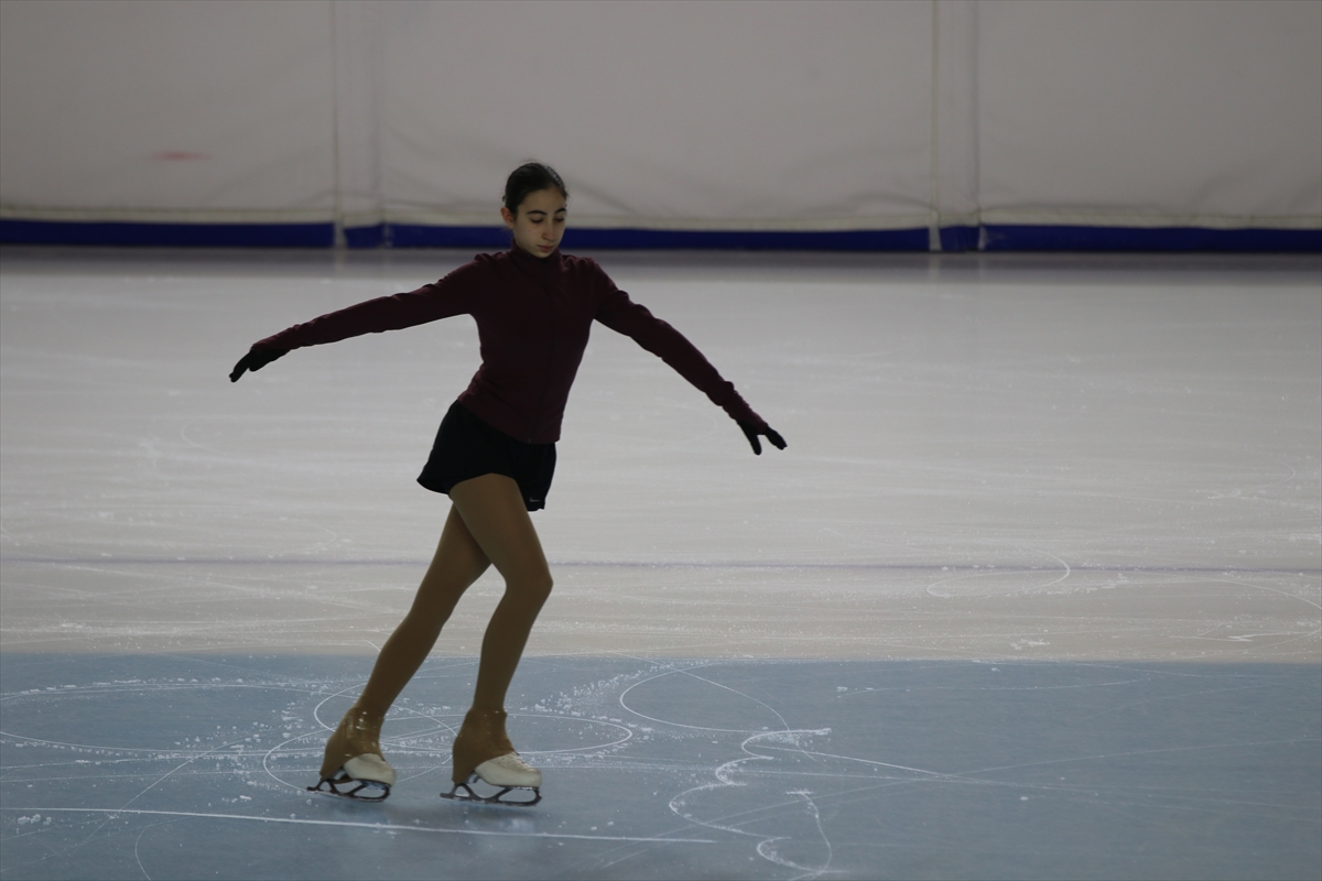 KOCAELİ (AA) – Artistik Buz Pateni Türkiye Şampiyonası, Kocaeli'de start