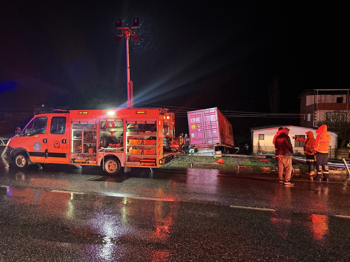 AYDIN (AA) – Aydın'ın Efeler ilçesinde kontrolden çıkıp tren yoluna