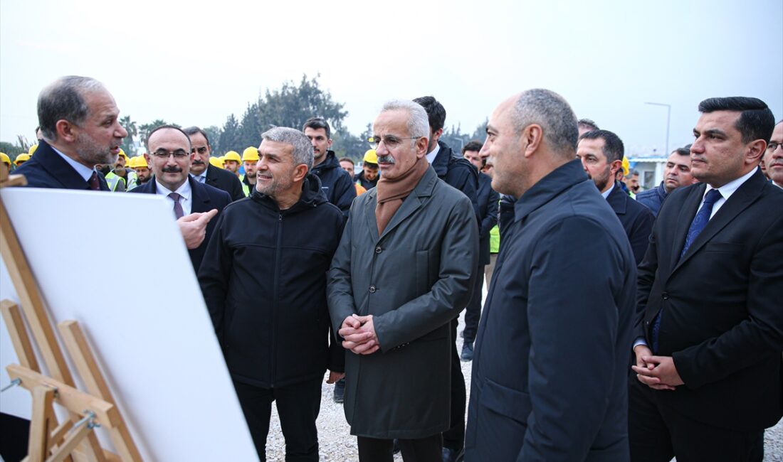 - "Toplu konutlarıyla, modern ulaşım sistemleriyle, otoyoluyla, Amanos Dağları'ndan yapacağımız