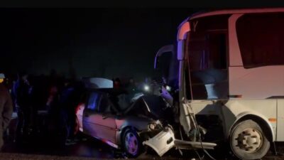 BALIKESİR (AA) – Balıkesir'in Gönen ilçesinde, işçileri taşıyan servis midibüsü