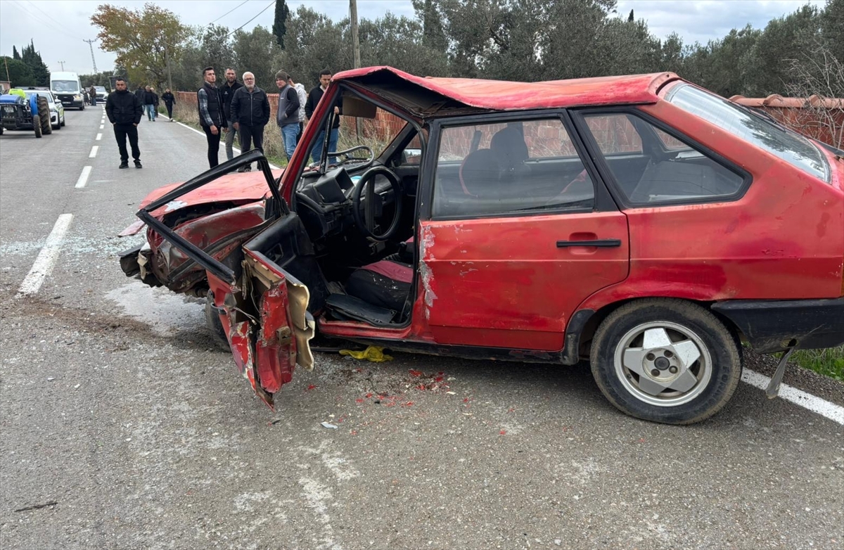 BALIKESİR (AA) – Balıkesir'in Havran ilçesinde otomobil ile hafif ticari