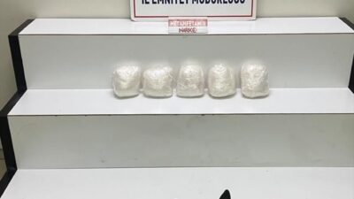 BALIKESİR (AA) – Balıkesir'in Edremit ilçesinde polis tarafından durdurulan bir