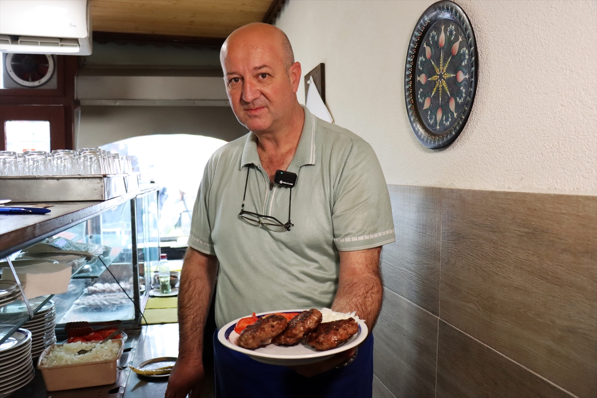 - İstanbul Lokantası sahibi Edita Zejnulovic:
- "Şarska, babamın işe başladığı