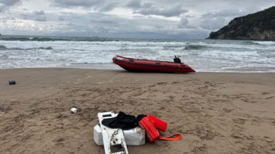 BARTIN (AA) – Bartın'da şişme botun alabora olması sonucu denize