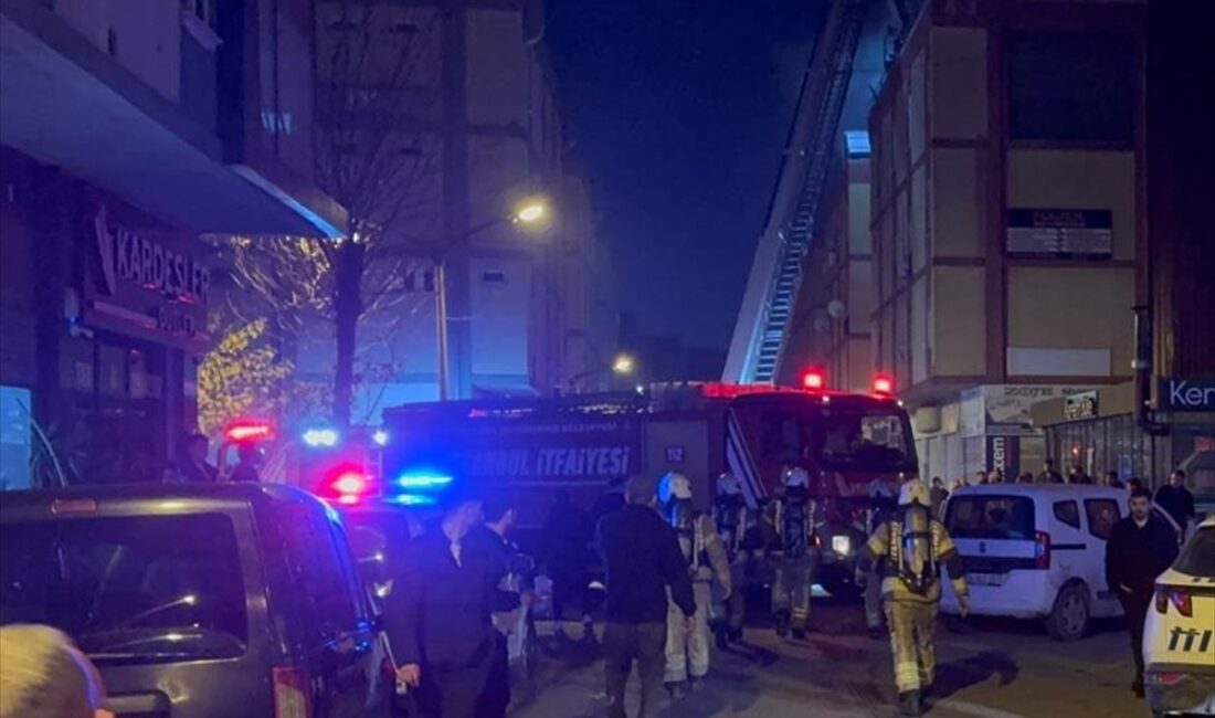 İSTANBUL (AA) – Başakşehir'de 3 katlı binanın en üst katındaki