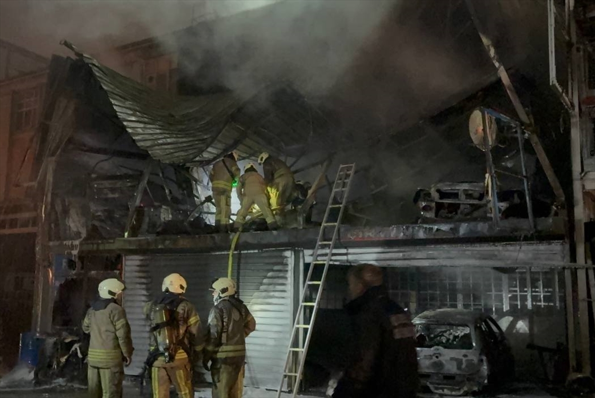 İSTANBUL (AA) – Başakşehir’de oto sanayi sitesinde çıkan iş yeri