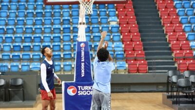 - Bordo-mavili ekibin ABD'li oyuncusu Marcquise Reed:
"Türkiye'nin Avrupa'nın en iyi