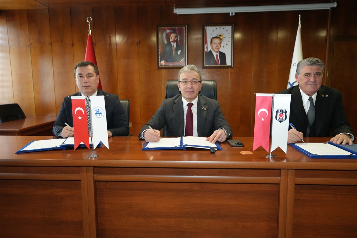 - "İstanbul'da havaalanı civarında bir arazi talebimiz vardı. Onunla ilgili