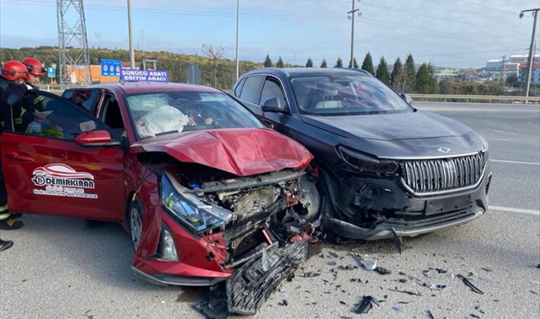 BİLECİK (AA) – Bilecik'te iki otomobilin çarpışması sonucu 4 kişi