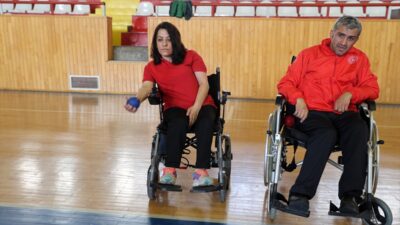 - Sivas'ta biri doğuştan kas hastası, diğeri ise bedensel ve