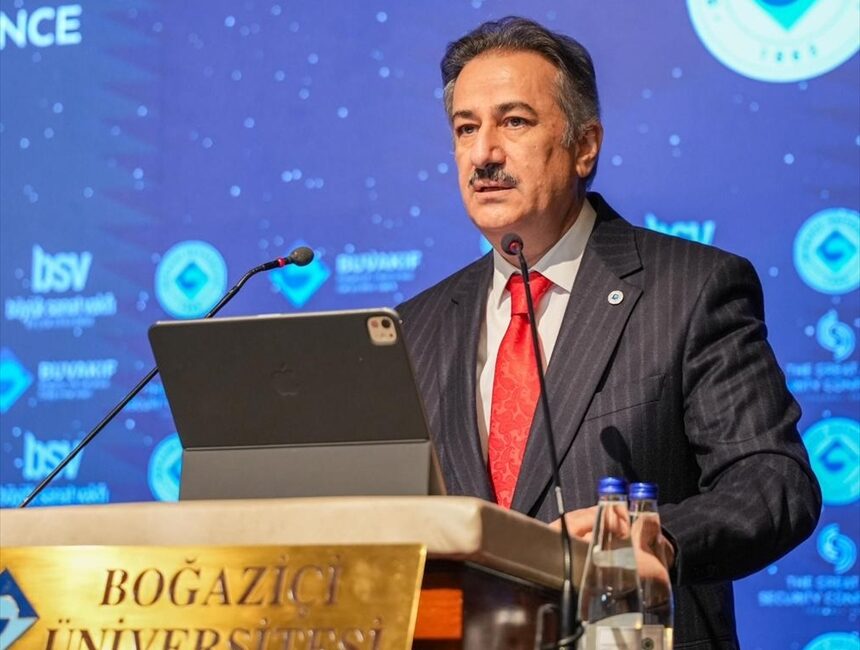 - Panelde, Doğu Akdeniz'in jeopolitik, güvenlik ve uluslararası hukuk boyutları