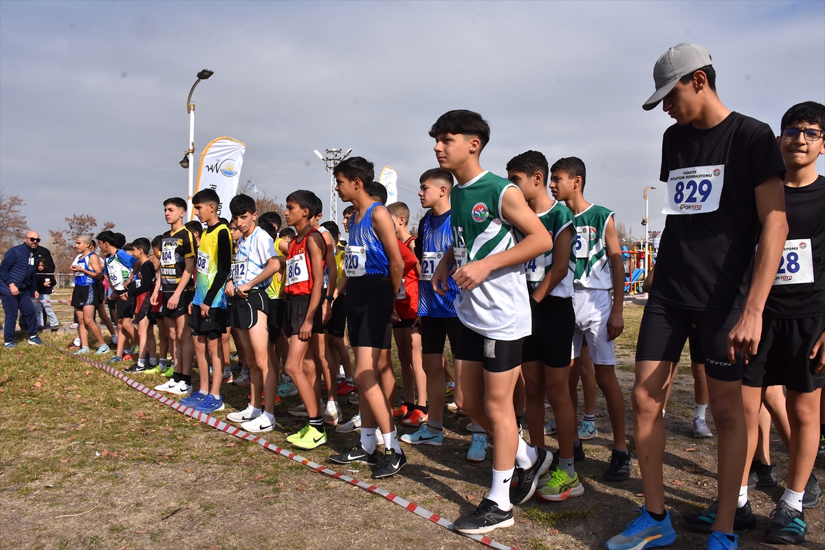 VAN (AA) – Türkiye Atletizm Federasyonu tarafından düzenlenen Eşref Aydın