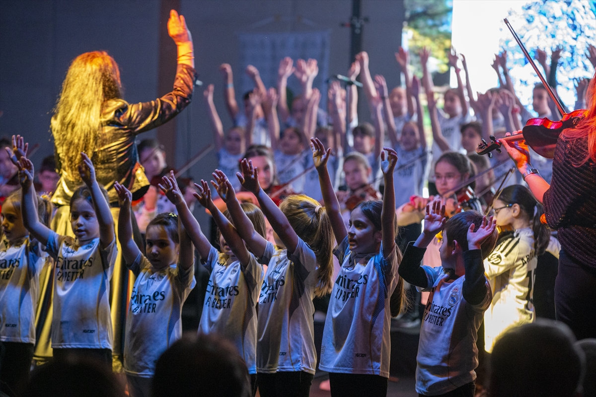 - Güler'in ödülünü annesi Serap ve babası Ümit Güler aldı