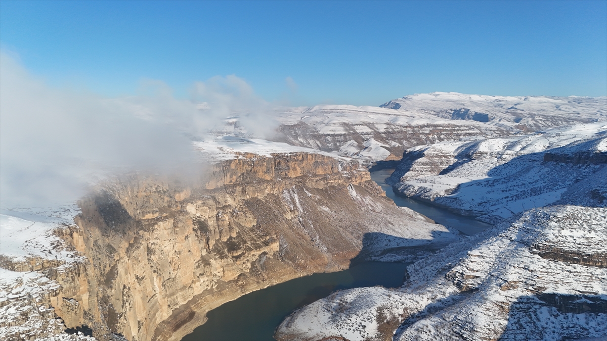 SİİRT (AA) – Siirt'te etkili olan kar yağışının ardından beyaza