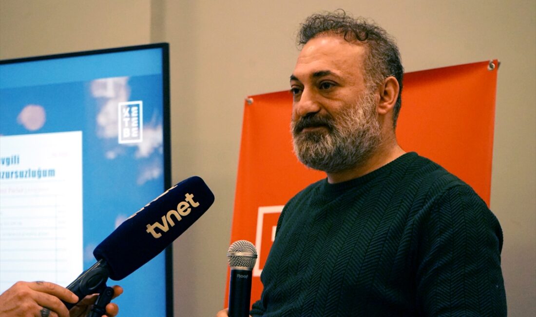 - Bülent Parlak'ın kızı Yaren Parlak:
- "Babamın şiirlerinin tamamını vefat