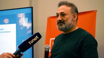 - Bülent Parlak'ın kızı Yaren Parlak:
- "Babamın şiirlerinin tamamını vefat
