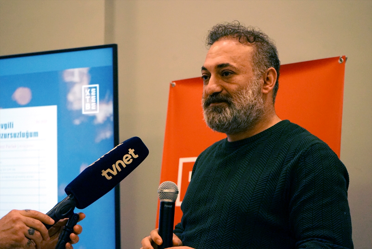 - Bülent Parlak'ın kızı Yaren Parlak:
- "Babamın şiirlerinin tamamını vefat