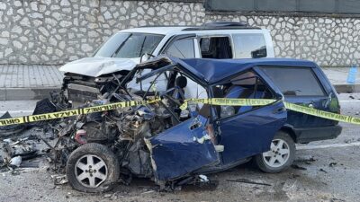 BURDUR (AA) – Burdur'da 3 aracın karıştığı kazada 2 kişi