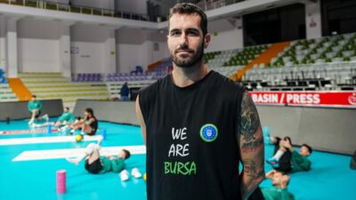 - Voleybol SMS Grup Efeler Ligi'nde 3 maçlık galibiyet serisi