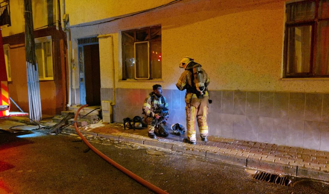 BURSA (AA) – Bursa'nın İnegöl ilçesinde 3 katlı binanın çatısında