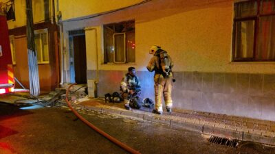 BURSA (AA) – Bursa'nın İnegöl ilçesinde 3 katlı binanın çatısında